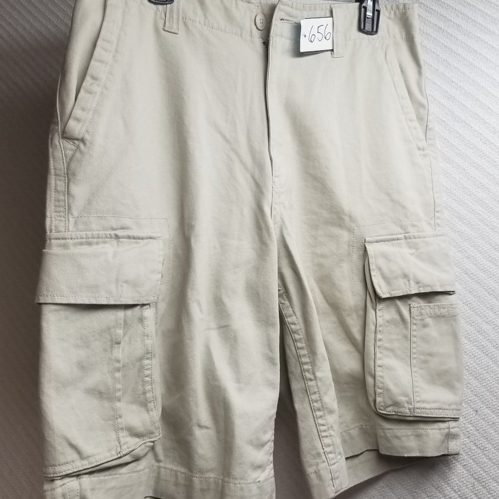 656 - Faded Glory 30W Cargo Shorts